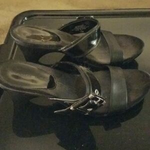 Bandolino Black 7.5 M Strappy Sandals